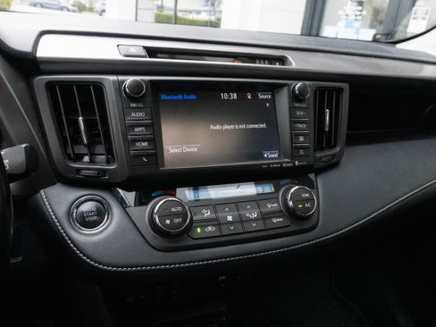 Used 2018 Toyota RAV4 Limited image 23