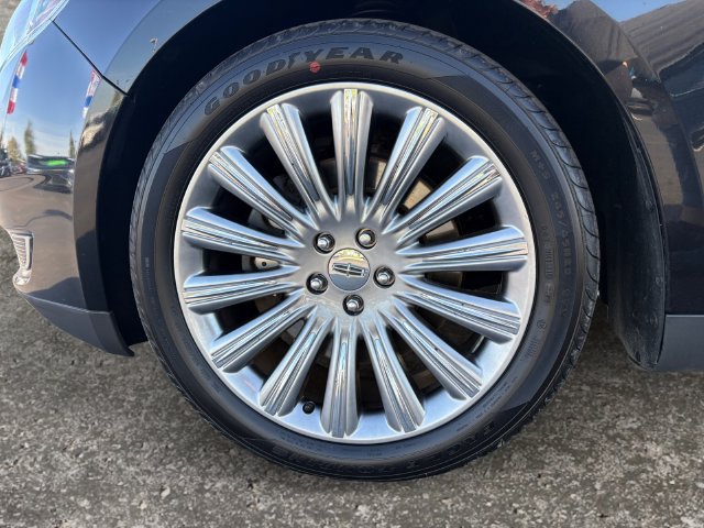 Used 2015 Lincoln MKS AWD w/ Equipment Group 101A image 14
