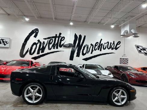 Used 2011 Chevrolet Corvette Coupe w/ 1LT RWD image 9