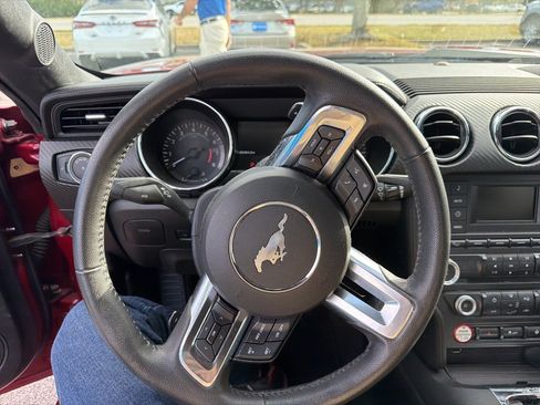 Used 2015 Ford Mustang Coupe image 8