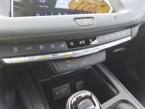 Used 2021 Cadillac XT4 Premium Luxury w/ LPO, Radiant Package image 32