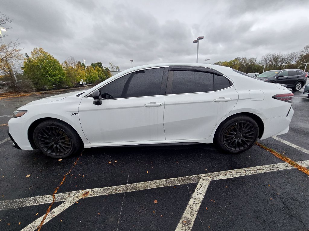 Used 2022 Toyota Camry SE w/ Convenience Package FWD image 5