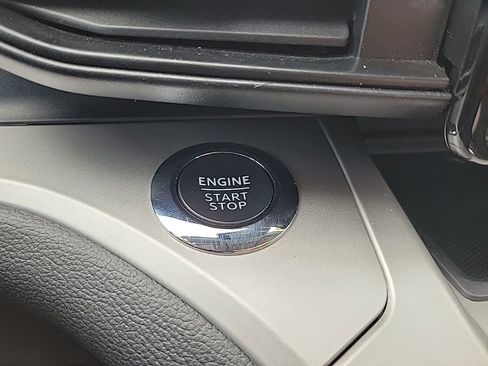 Used 2022 Ford Explorer XLT image 25