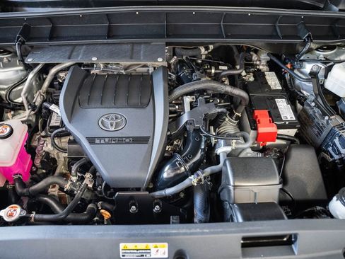 Used 2023 Toyota Highlander LE AWD/4WD image 17