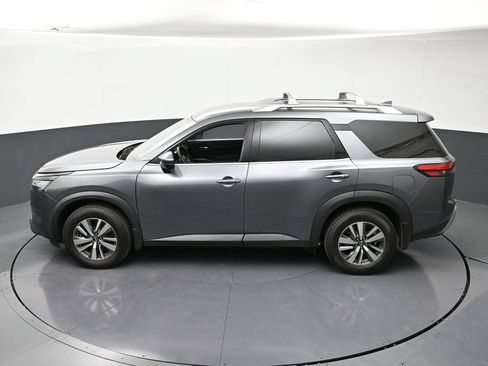 Used 2024 Nissan Pathfinder SL AWD/4WD image 17