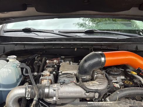 Used 2016 Nissan Titan SV RWD image 11