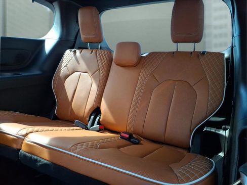 New 2026 Chrysler Pacifica Pinnacle image 13