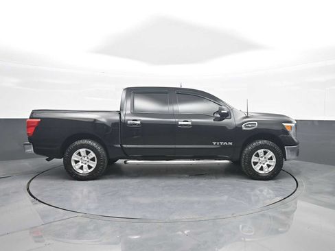 Used 2017 Nissan Titan SV AWD/4WD image 9