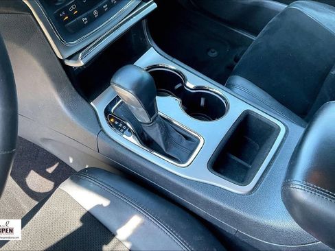 Used 2018 Jeep Grand Cherokee Altitude RWD image 14