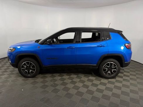 Used 2025 Jeep Compass Trailhawk w/ Trailhawk Elite Group image 4