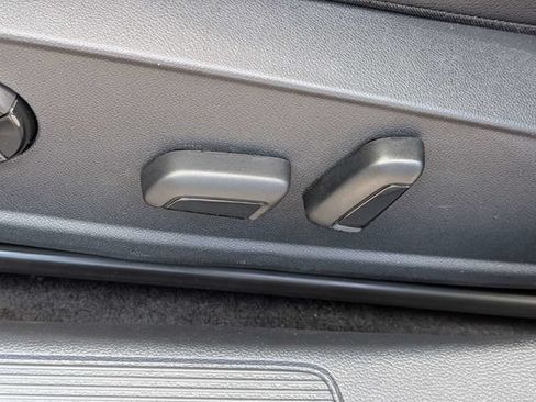 Used 2025 Volkswagen Jetta SE FWD image 20