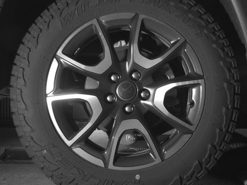 Used 2025 Jeep Compass Trailhawk image 15