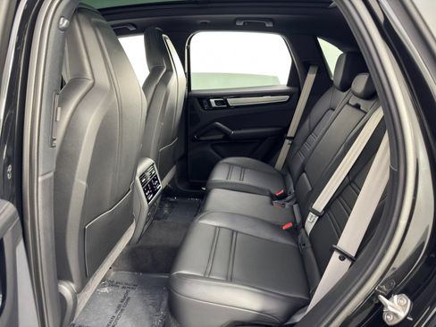Used 2023 Porsche Cayenne S Platinum AWD/4WD image 42
