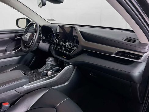 Used 2024 Toyota Highlander XLE image 29