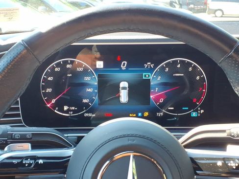 Used 2025 Mercedes-Benz GLS 580 4MATIC image 12