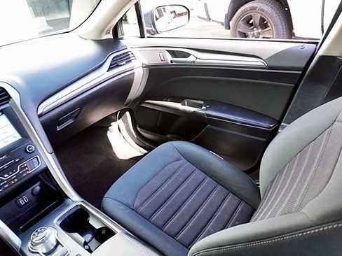 Used 2019 Ford Fusion SE FWD image 26
