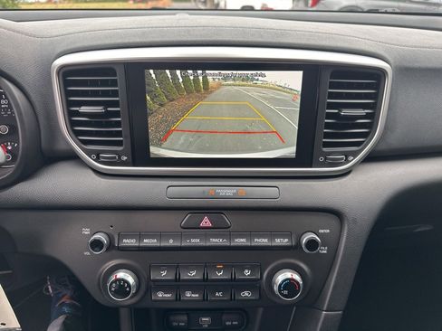 Used 2022 Kia Sportage LX image 19