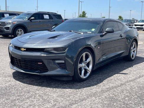 Used 2018 Chevrolet Camaro SS RWD image 3