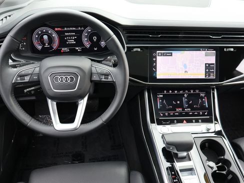 Used 2019 Audi Q8 Prestige w/ Luxury Package AWD/4WD image 14