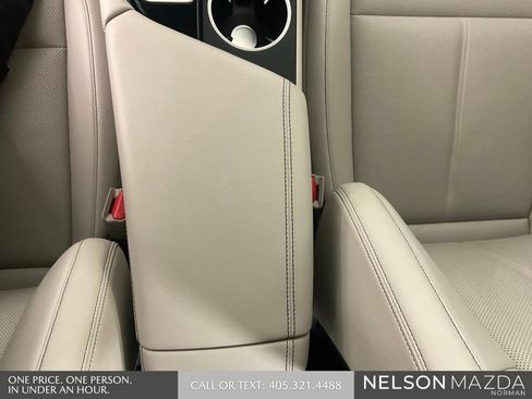 Used 2025 Genesis G70 2.5T RWD image 41