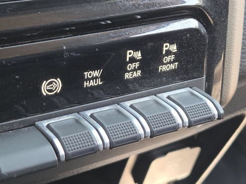 Used 2024 RAM 2500 Laramie AWD/4WD image 8