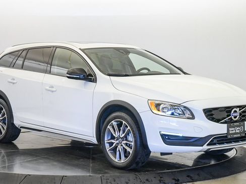 Used 2018 Volvo V60 T5 Cross Country AWD/4WD image 6