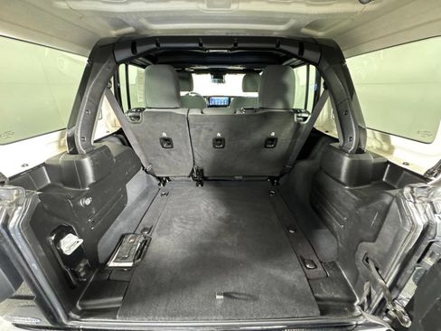 Used 2024 Jeep Wrangler Unlimited Sport AWD/4WD image 31