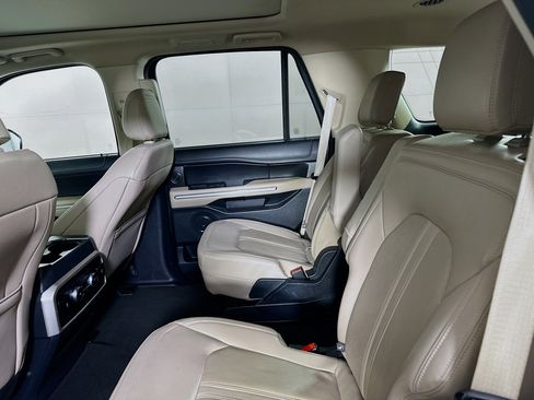 Used 2024 Ford Expedition Limited image 29