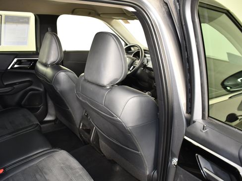 Used 2024 Mitsubishi Outlander AWD image 43