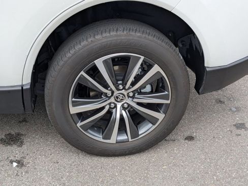 Used 2023 Toyota Venza LE image 21