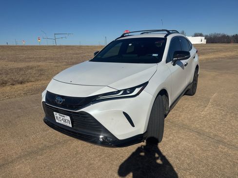 Used 2024 Toyota Venza Nightshade image 2