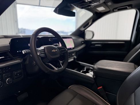 Used 2025 Chevrolet Suburban Premier w/ Sun And Tow Package image 13