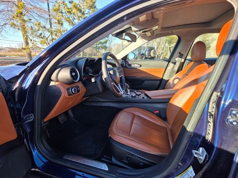 Used 2017 Alfa Romeo Giulia AWD image 8