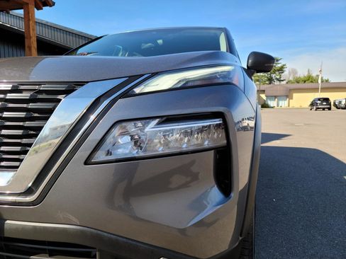 Used 2021 Nissan Rogue SV image 16