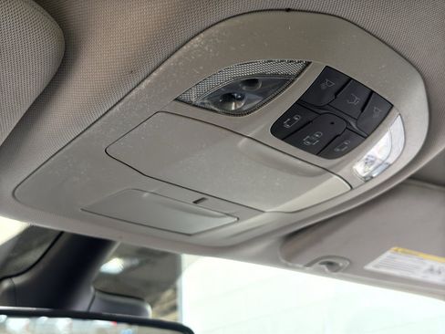 Used 2023 Chrysler Pacifica Touring-L image 36