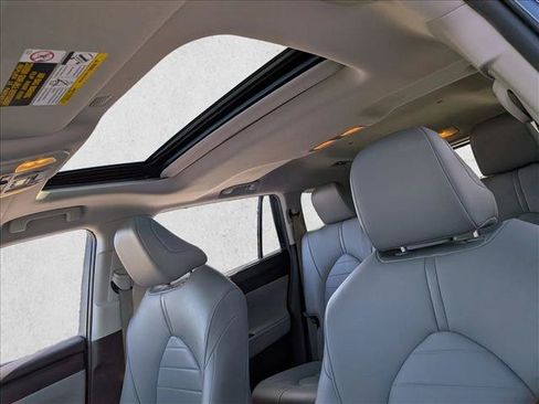 Used 2020 Toyota Highlander XLE FWD image 21