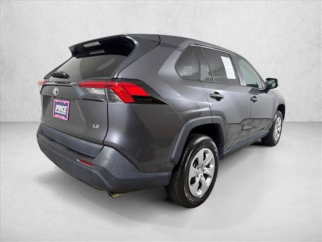 Used 2022 Toyota RAV4 LE FWD image 3