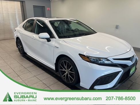Used 2021 Toyota Camry SE w/ Cold Weather Package image 1