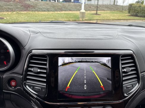 Used 2021 Jeep Grand Cherokee SRT image 28