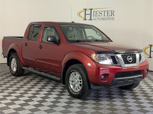 Used 2015 Nissan Frontier SV image 2
