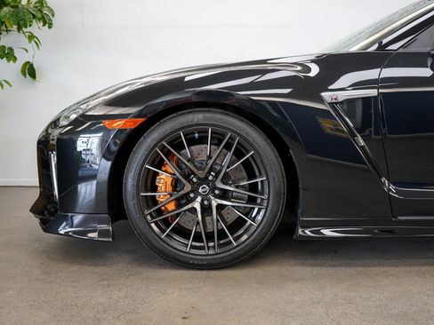 Used 2021 Nissan GT-R Premium image 7