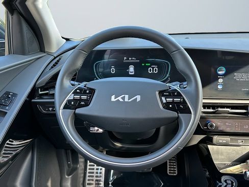 Certified 2025 Kia Niro EX Touring FWD image 12