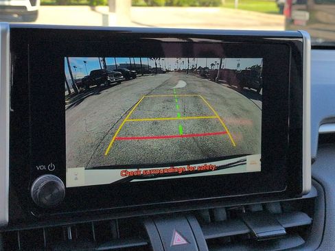 Used 2025 Toyota RAV4 XLE AWD/4WD image 19