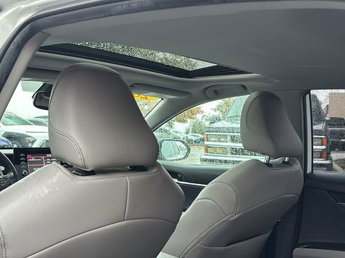 Used 2022 Toyota Camry SE image 32