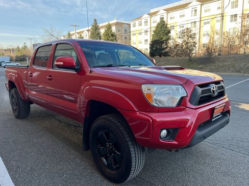 Used 2015 Toyota Tacoma 4x4 Double Cab w/ TRD Sport Package image 3