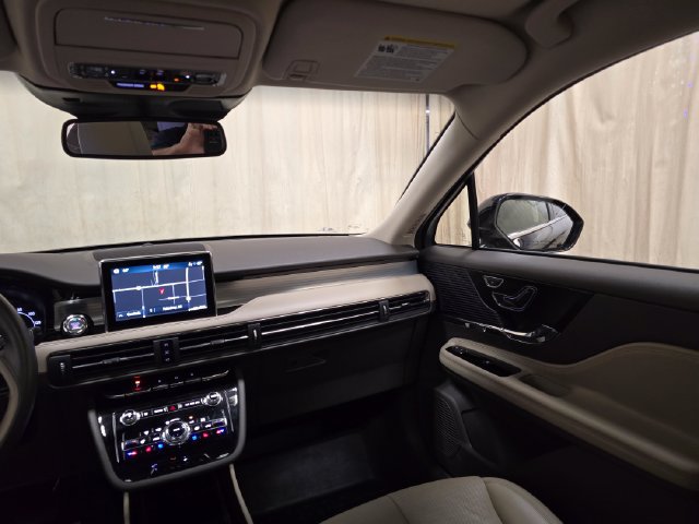 Used 2021 Lincoln Corsair AWD w/ Premium Package image 34