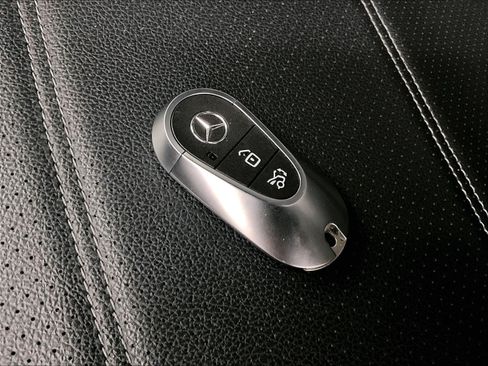 Certified 2025 Mercedes-Benz GLC 300 image 12