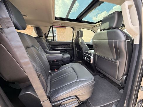 Used 2018 Ford Expedition Platinum AWD/4WD image 25