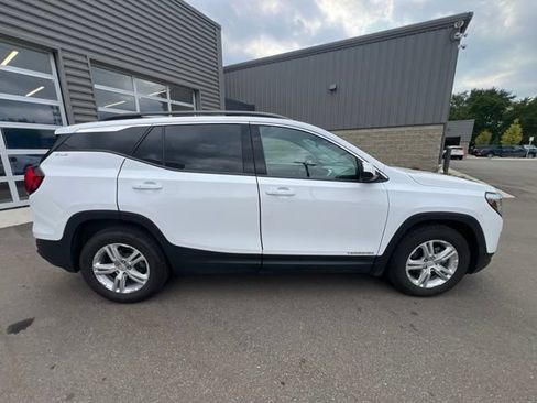 Used 2020 GMC Terrain SLE w/ Driver Convenience Package FWD image 4