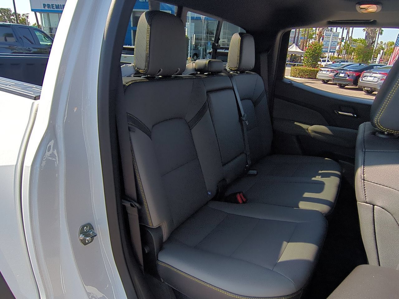 Used 2025 Chevrolet Colorado ZR2 w/ Technology Package AWD/4WD image 27